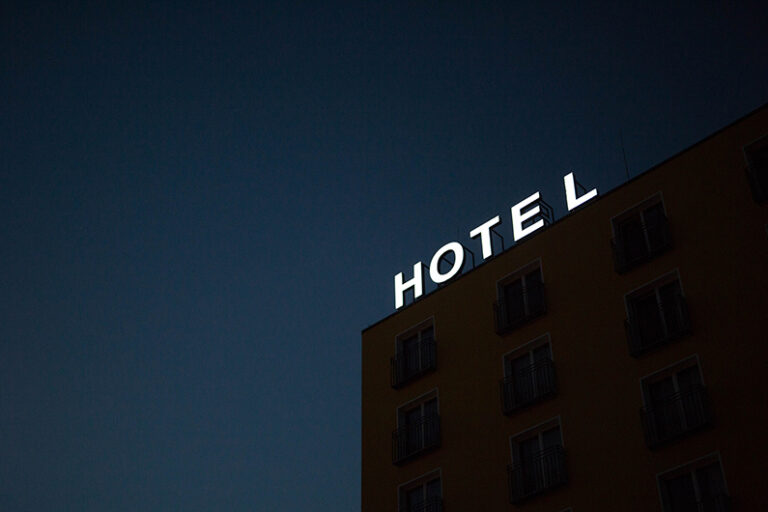 Qué es un CRS hotelero y para qué sirve